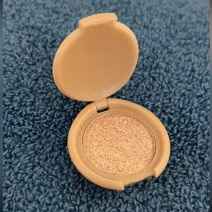 Glamorous Gold Eyeshadow by [Brand]